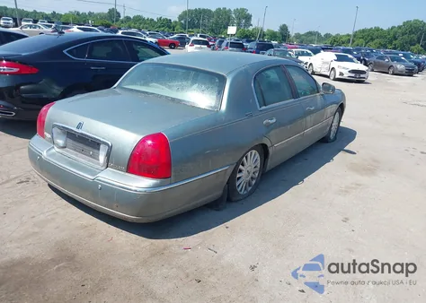 2005 Lincoln Town Car Signature Limited z USA, uszkodzony, nr VIN 1LNHM82W35Y658679